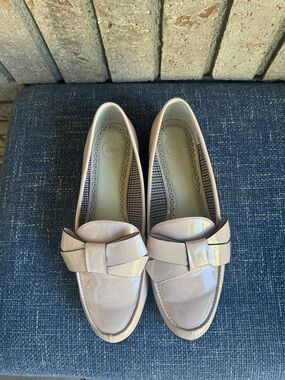 1901 Patent Bow Loafers in Light Beige